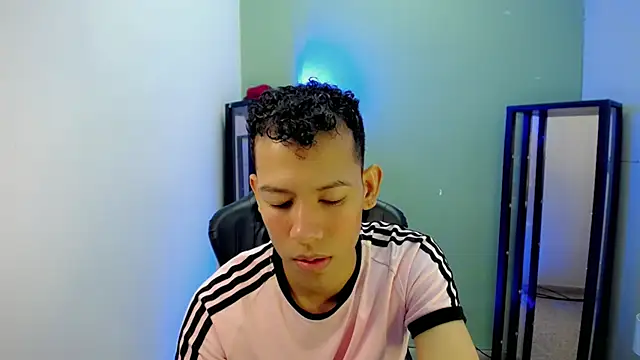 Snapshot of Tupac_D chatting on 01-12-26, 04:30 Tupac D online show from 01-12-26, 04:30