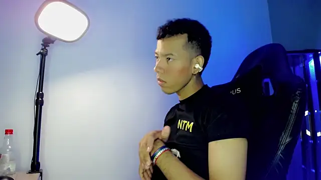 Snapshot of Tupac_D chatting on 01-07-26, 03:33 Tupac D online show from 01-07-26, 03:33