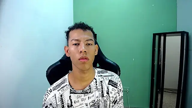 Snapshot of Tupac_D chatting on 01-09-26, 03:35 Tupac D online show from 01-09-26, 03:35