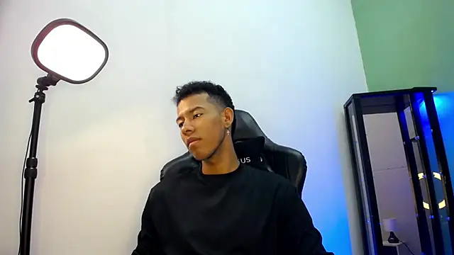 Snapshot of Tupac_D chatting on 01-08-26, 05:24 Tupac D online show from 01-08-26, 05:24