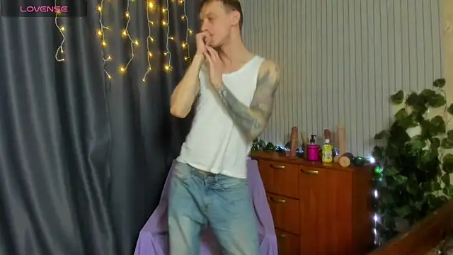 Snapshot of Jamie_Inked chatting on 02-06-26, 07:21 Jamie Inked online show from 02-06-26, 07:21