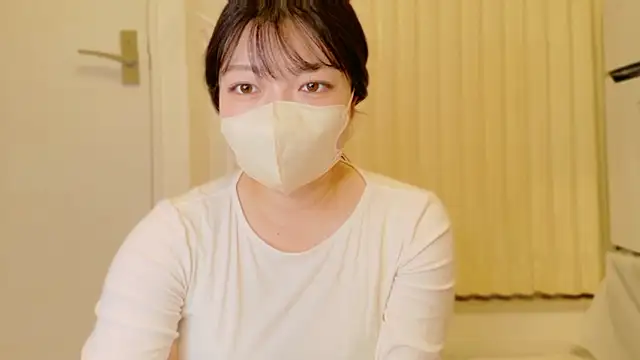   Yui  online show from 05-11-26, 07:32