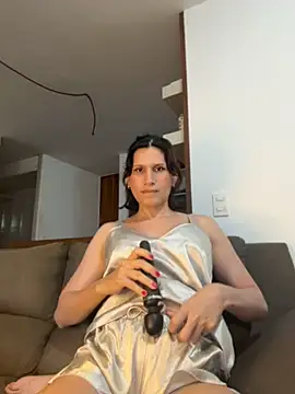 Snapshot of milablossom01 chatting on 07-11-26, 12:27 milablossom01 online show from 07-11-26, 12:27
