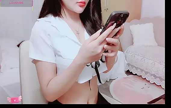 Junnatalie   online show from 05-17-26, 06:13