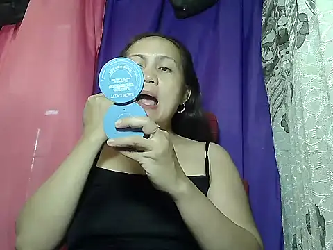 Snapshot of prettymomma24xx chatting on 07-10-26, 12:32 prettymomma24xx online show from 07-10-26, 12:32