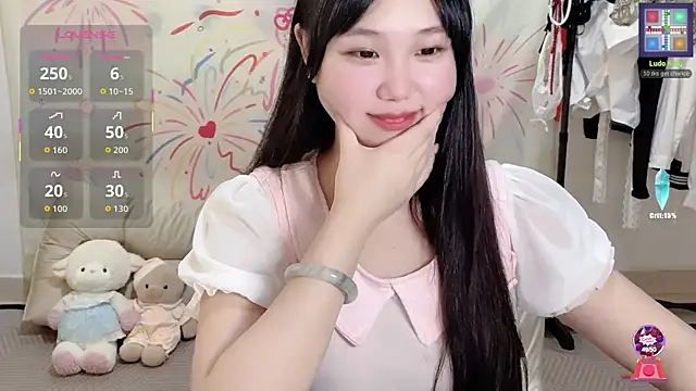 Snapshot of xiaoguai99 chatting on 06-27-26, 08:42 xiaoguai99 online show from 06-27-26, 08:42