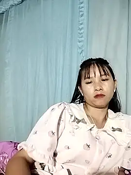 Snapshot of Wily-06 chatting on 05-10-26, 11:28 Wily-06 online show from 05-10-26, 11:28