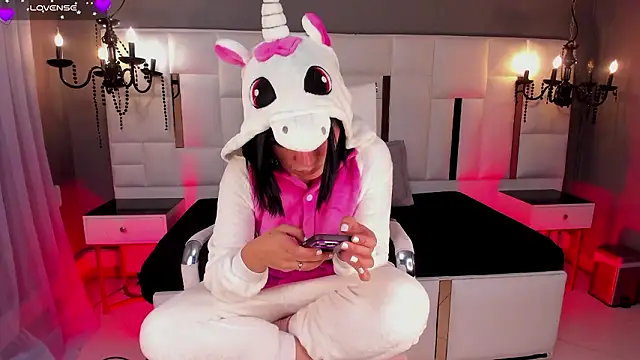 Snapshot of MAGIC_ISIS_ chatting on 02-28-26, 04:23 MAGIC ISIS online show from 02-28-26, 04:23