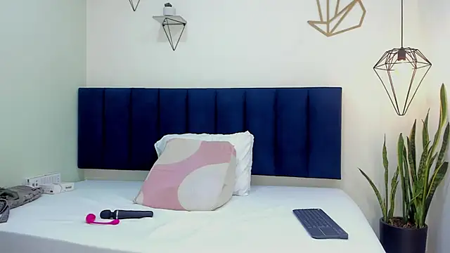 mayaevansmg online show from 02-20-26, 12:18