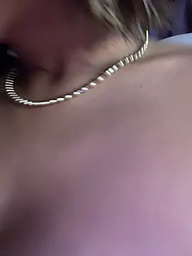 Snapshot of vicky_bass_ chatting on 06-28-26, 01:34 vicky bass online show from 06-28-26, 01:34