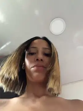 Snapshot of vicky_bass_ chatting on 07-17-26, 05:32 vicky bass online show from 07-17-26, 05:32
