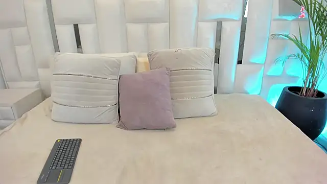 iim Cloe online show from 03-20-26, 08:43