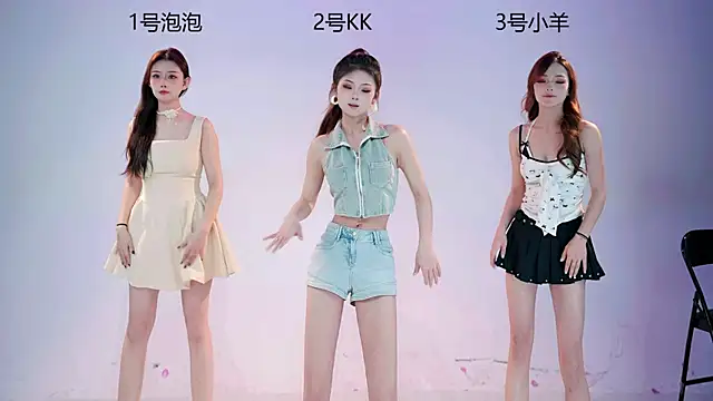 Snapshot of U-one001 chatting on 01-06-26, 11:03 U-one001 online show from 01-06-26, 11:03