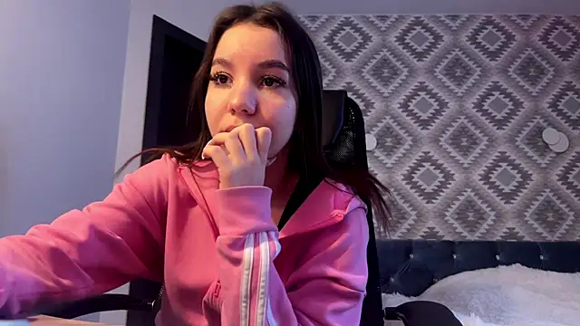 tiffanyrap online show from 01-08-26, 07:14