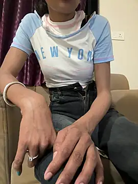 Snapshot of hina_001 chatting on 02-06-26, 09:33 hina 001 online show from 02-06-26, 09:33