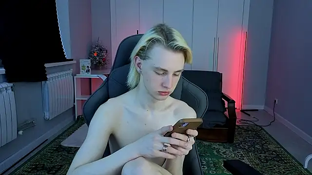 lucidangelok1 online show from 03-25-26, 04:23