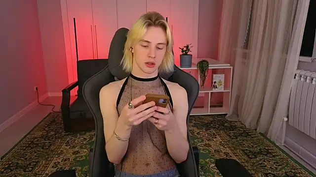 lucidangelok1 online show from 05-05-26, 01:14