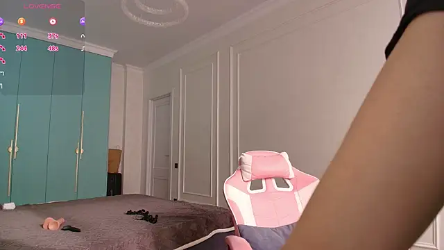 Aiko mainee online show from 04-16-26, 03:07