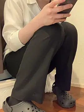 Snapshot of pon05240 chatting on 06-12-26, 05:05 pon05240 online show from 06-12-26, 05:05
