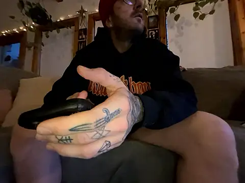 Snapshot of DaddyTyStrokez chatting on 01-11-26, 09:55 DaddyTyStrokez online show from 01-11-26, 09:55