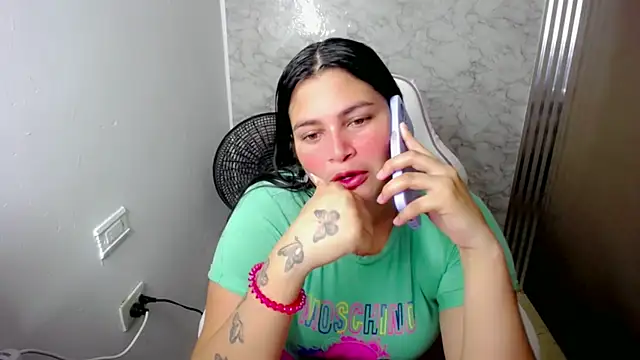 Snapshot of Scarleta01 chatting on 01-14-26, 12:53 Scarleta01 online show from 01-14-26, 12:53