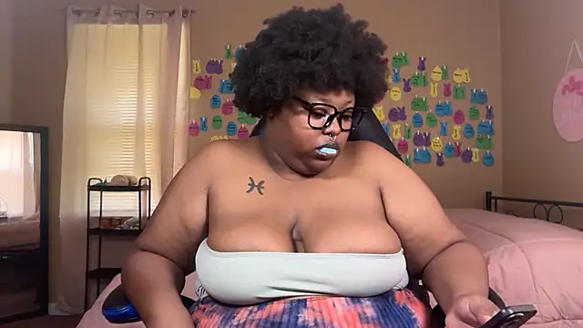 Chocolatebunnyxx96 online show from 07-10-26, 07:25