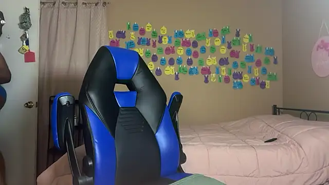 Chocolatebunnyxx96 online show from 06-10-26, 05:41