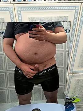 Snapshot of Tubebeermoso chatting on 01-17-26, 08:56 Tubebeermoso online show from 01-17-26, 08:56