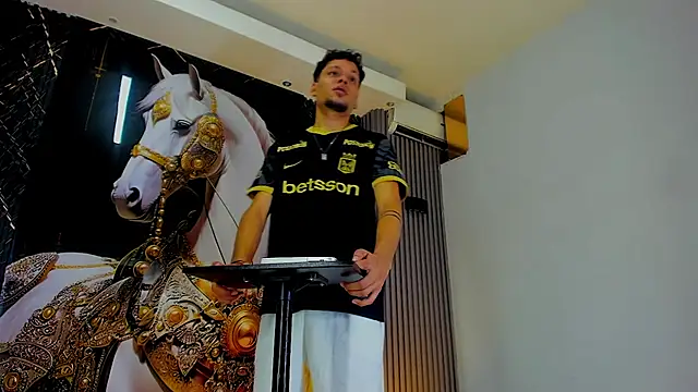 Lucas hot 20 online show from 03-04-26, 11:51