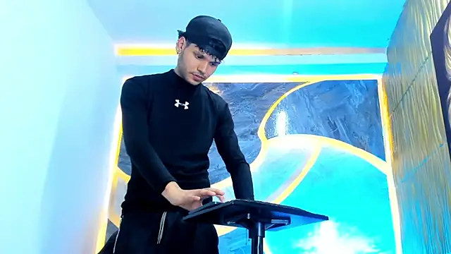 Lucas hot 20 online show from 02-12-26, 01:33