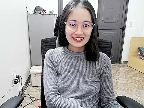 Snapshot of Shulee- chatting on 01-06-26, 04:05 Shulee- online show from 01-06-26, 04:05