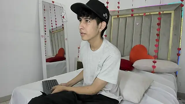 Snapshot of julian_xx chatting on 02-18-26, 07:54 julian xx online show from 02-18-26, 07:54