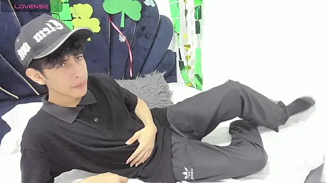 Snapshot of julian_xx chatting on 03-03-26, 09:00 julian xx online show from 03-03-26, 09:00