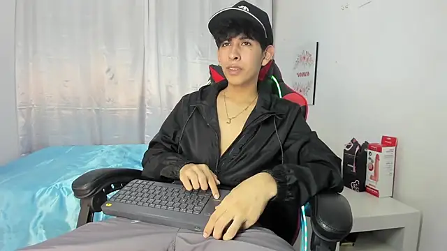 Snapshot of julian_xx chatting on 05-01-26, 07:08 julian xx online show from 05-01-26, 07:08