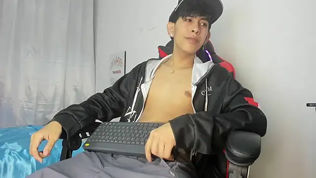 Snapshot of julian_xx chatting on 04-23-26, 07:59 julian xx online show from 04-23-26, 07:59