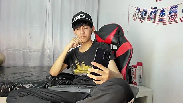 Snapshot of julian_xx chatting on 05-15-26, 08:07 julian xx online show from 05-15-26, 08:07