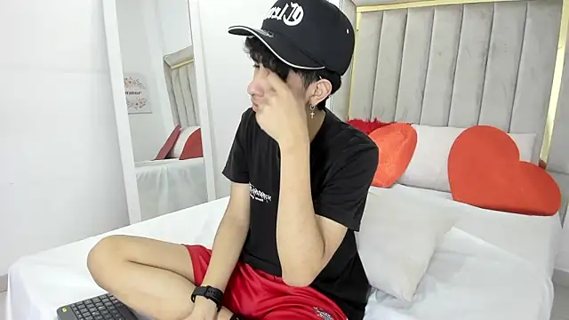 Snapshot of julian_xx chatting on 02-09-26, 07:45 julian xx online show from 02-09-26, 07:45