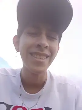 Snapshot of julian_xx chatting on 06-19-26, 10:25 julian xx online show from 06-19-26, 10:25