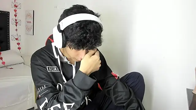 Snapshot of julian_xx chatting on 02-27-26, 07:35 julian xx online show from 02-27-26, 07:35