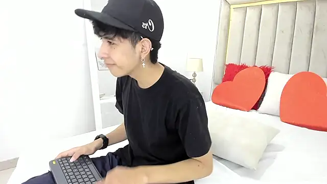 Snapshot of julian_xx chatting on 02-11-26, 06:41 julian xx online show from 02-11-26, 06:41