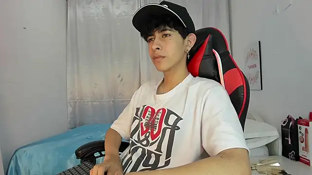 Snapshot of julian_xx chatting on 04-29-26, 07:09 julian xx online show from 04-29-26, 07:09