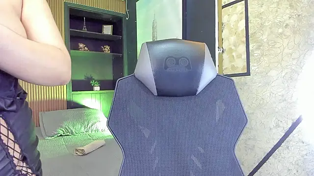 ThaliaBrookss  online show from 03-27-26, 06:44