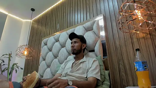 Snapshot of james__walsh chatting on 02-17-26, 07:33 james walsh online show from 02-17-26, 07:33