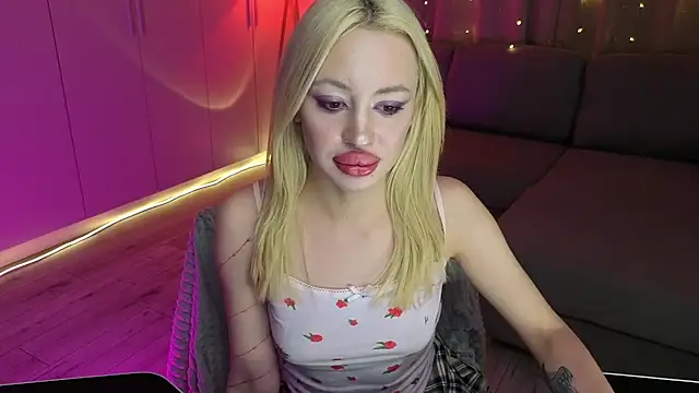 Luna Beverly online show from 01-17-26, 07:34