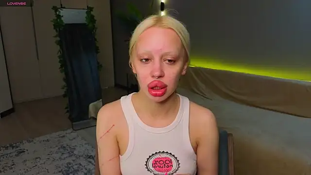 Luna Beverly online show from 05-14-26, 08:17