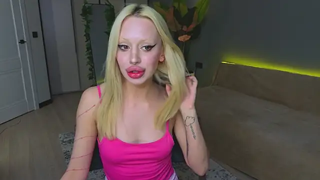 Luna Beverly online show from 04-22-26, 08:26