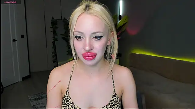 Luna Beverly online show from 04-03-26, 08:26