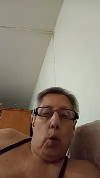 Snapshot of Marce1903 chatting on 07-21-26, 04:25 Marce1903 online show from 07-21-26, 04:25