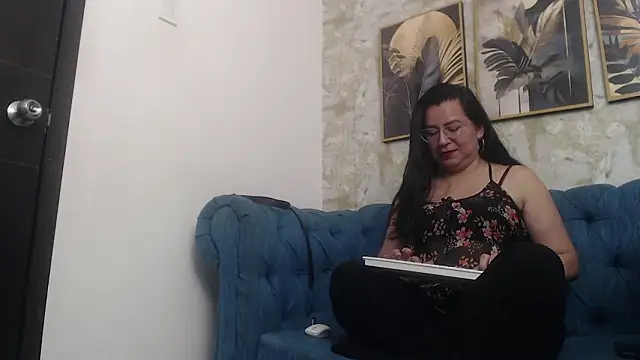 Snapshot of Helen_Novoa chatting on 03-01-26, 06:30 Helen Novoa online show from 03-01-26, 06:30