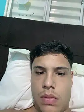 Wellington00  online show from 02-06-26, 01:45